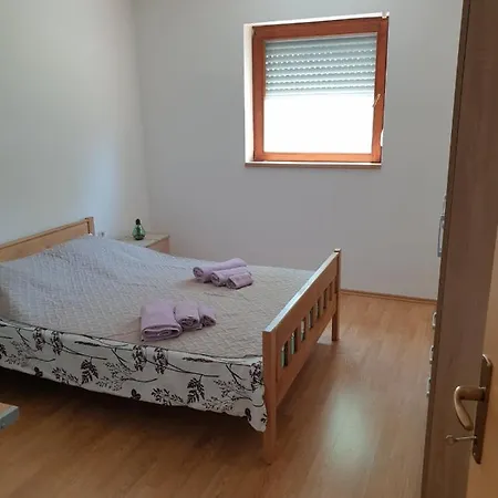 Oliva Dom Cista Mala Mala Cista