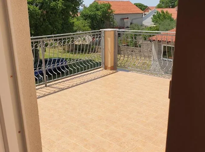 Oliva Dom Cista Mala *