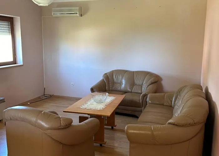 Oliva Dom Cista Mala *